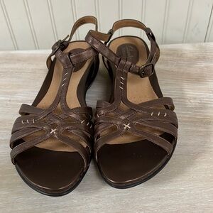 Clarks Artisan Sandals - 7.5 Wide